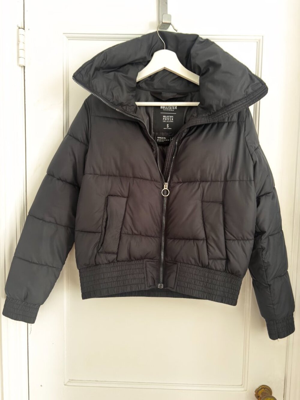 Hollister Black Cropped Puffer Jacket Women's Small High Collar Bomber